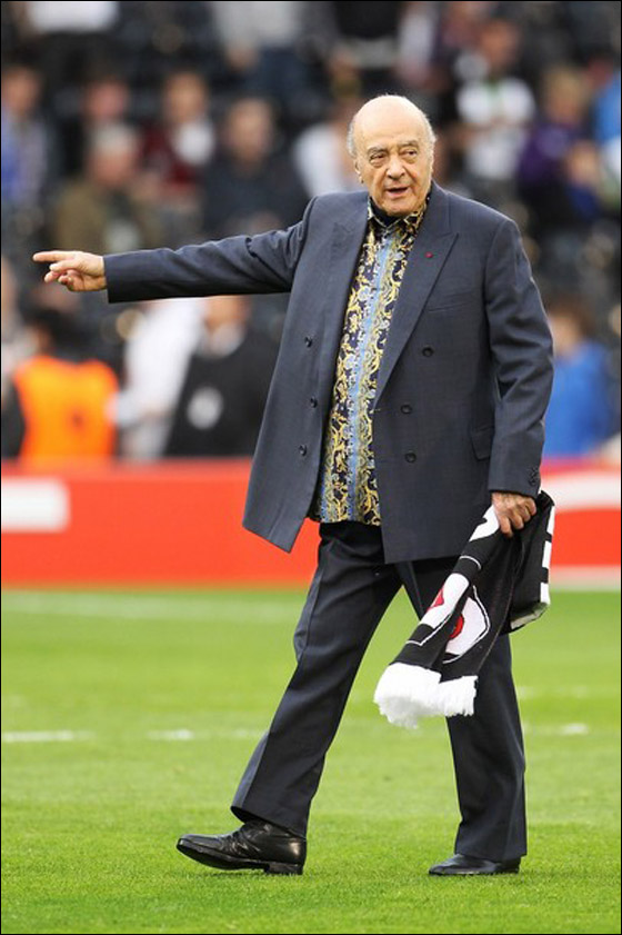 الفايد أحرق الشعارات الملكية لأنها كانت لعنة وشؤما على هارودز! صورة رقم 11