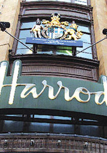 الفايد أحرق الشعارات الملكية لأنها كانت لعنة وشؤما على هارودز! صورة رقم 1