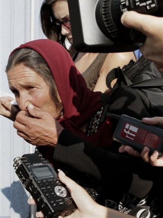 بعد تهجيرهم.. قس يصلي من أجل إصابة ساركوزي بأزمة قلبية  صورة رقم 7