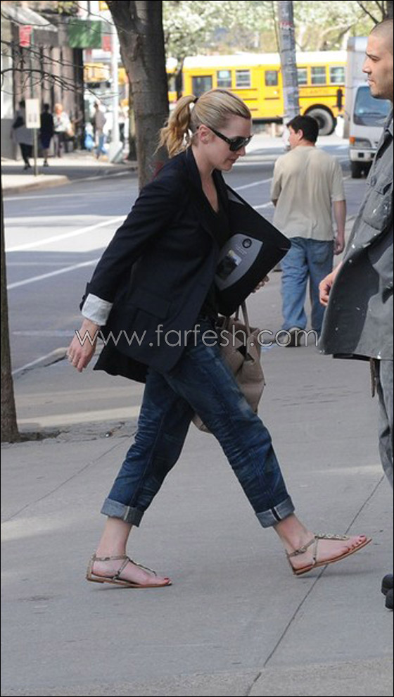 صديق جديد لكيت وينسيلت يرافقها من ناد ليلي إلى آخر!    صورة رقم 8