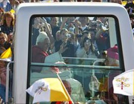 الفاتيكان يحظر أبواق الفوفوزيلا أثناء زيارة البابا لبريطانيا  صورة رقم 1