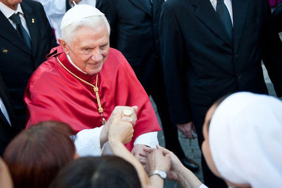 الفاتيكان يحظر أبواق الفوفوزيلا أثناء زيارة البابا لبريطانيا  صورة رقم 6