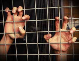 مدرس استغل سجود والده للصلاة وسدد له طعنات قاتلة! صورة رقم 1 مدرس استغل سجود والده للصلاة وسدد له طعنات قاتلة! صورة رقم 1