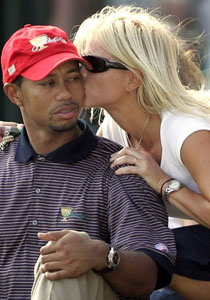 لاعب الغولف الشهير تايجر وودز ينفصل عن زوجته رسمياً!  صورة رقم 1