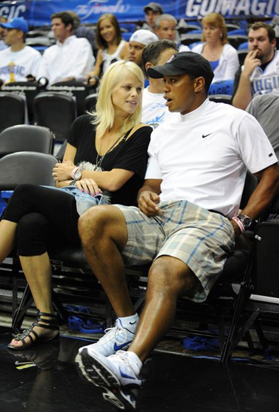 لاعب الغولف الشهير تايجر وودز ينفصل عن زوجته رسمياً!  صورة رقم 9