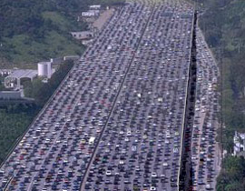 حادثة غريبة في الصين: أزمة سير تستمر لـ9 أيام متواصلة!!  صورة رقم 1