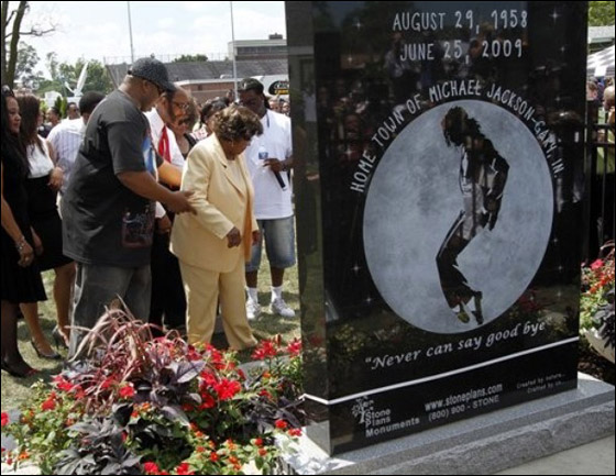 بعد 60 عاما من الزواج.. والدا مايكل جاكسون ينفصلان!!  صورة رقم 3