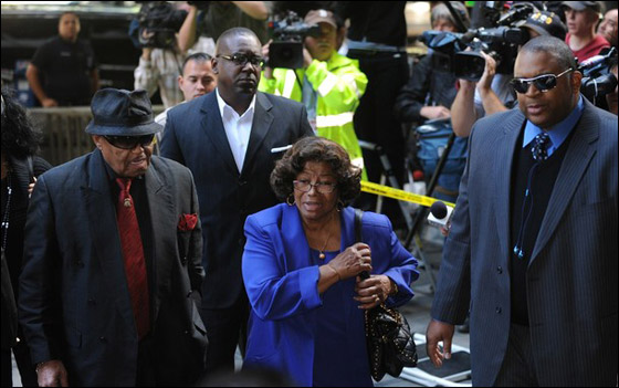 بعد 60 عاما من الزواج.. والدا مايكل جاكسون ينفصلان!!  صورة رقم 10