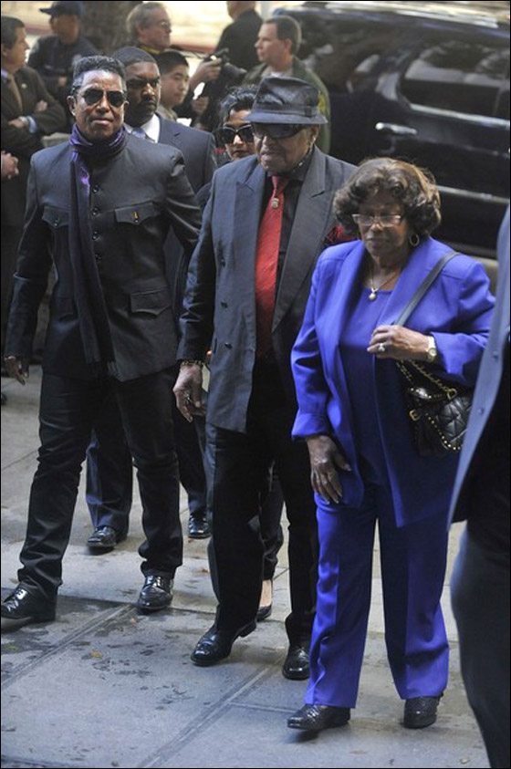 بعد 60 عاما من الزواج.. والدا مايكل جاكسون ينفصلان!!  صورة رقم 7