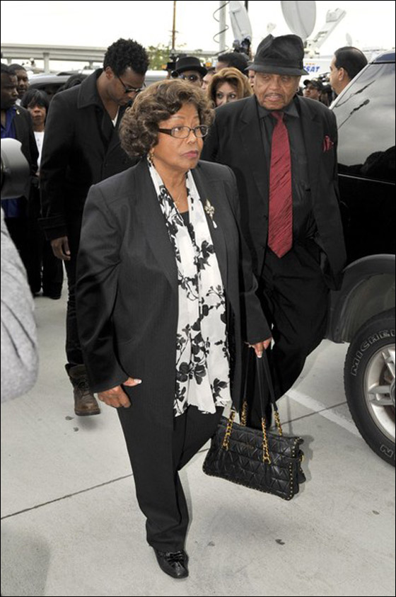 بعد 60 عاما من الزواج.. والدا مايكل جاكسون ينفصلان!!  صورة رقم 11