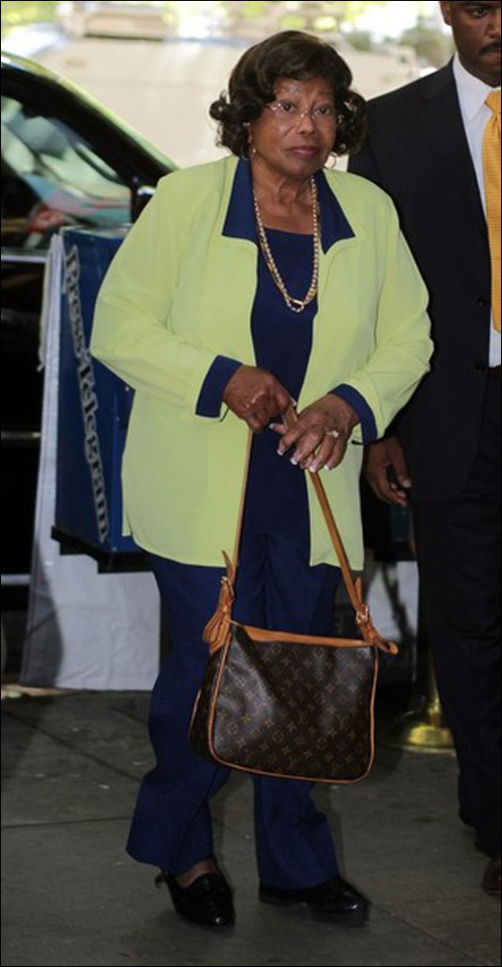 بعد 60 عاما من الزواج.. والدا مايكل جاكسون ينفصلان!!  صورة رقم 6