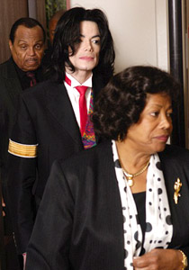 بعد 60 عاما من الزواج.. والدا مايكل جاكسون ينفصلان!!  صورة رقم 1