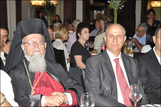 شتراوس تُفاجئ المشاركين في الإفطار الرمضاني الذي أقامَهُ 