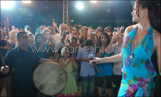 دومينيك حوراني ألهبت حماسة الجماهير في الكروم!!  صورة رقم 4