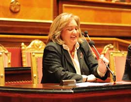 ما العلاقة بين الحزب الحاكم والتنورة القصيرة في ايطاليا؟! صورة رقم 1