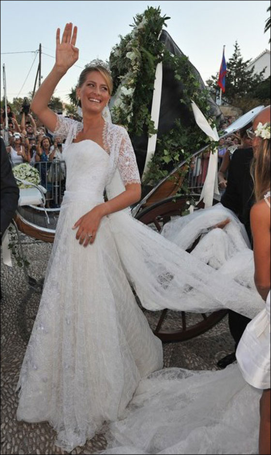 صور من حفل زفاف الأمير اليوناني اللعوب على حبيبته الشقراء  صورة رقم 13