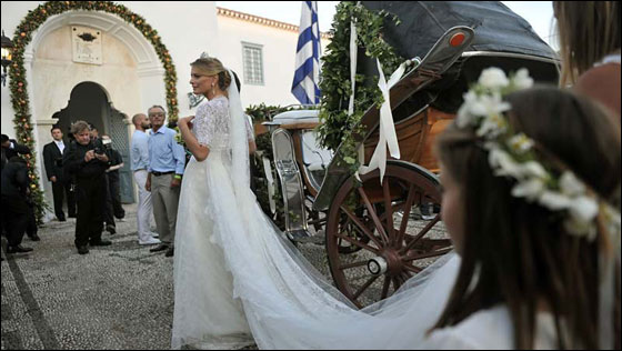 صور من حفل زفاف الأمير اليوناني اللعوب على حبيبته الشقراء  صورة رقم 15