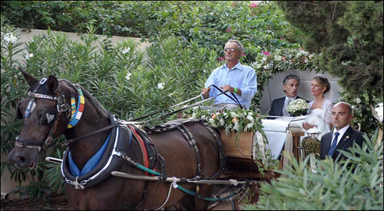 صور من حفل زفاف الأمير اليوناني اللعوب على حبيبته الشقراء  صورة رقم 7