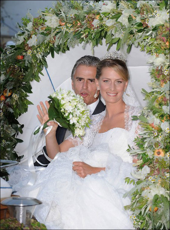 صور من حفل زفاف الأمير اليوناني اللعوب على حبيبته الشقراء  صورة رقم 4