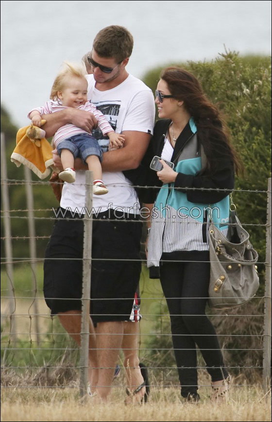 هل انفصلت النجمة مايلي  سايرس عن صديقها؟!  صورة رقم 29