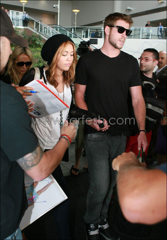 هل انفصلت النجمة مايلي  سايرس عن صديقها؟!  صورة رقم 12