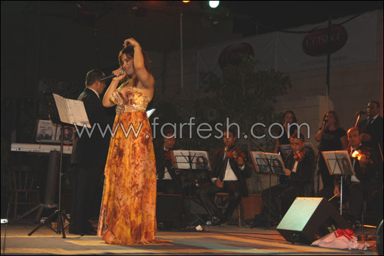 عروس الفن التونسي تحيي حفلاً بحضور الآلاف!  صورة رقم 2