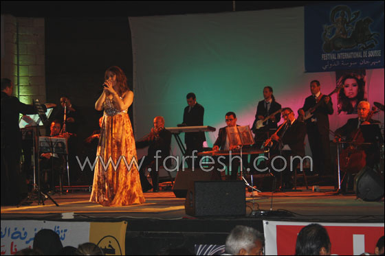 عروس الفن التونسي تحيي حفلاً بحضور الآلاف!  صورة رقم 1