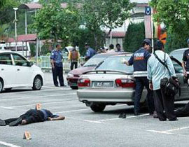 مقتل شخصين بسبب تعنيف عامل نائم أثناء الدوام!! صورة رقم 1