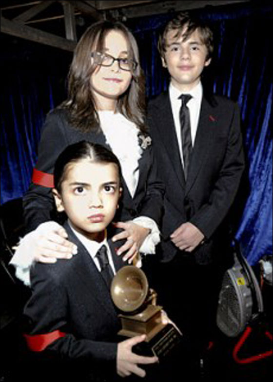 لأول مرة.. أبناء مايكل جاكسون في المدرسة!  صورة رقم 5