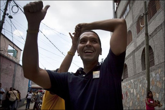 فنزويلا: عرض عملية زرع ثدي كجائزة في حملته الانتخابية! صورة رقم 4 فنزويلا: عرض عملية زرع ثدي كجائزة في حملته الانتخابية! صورة رقم 4