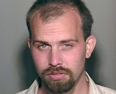 أرض المطبخ كانت متسخة جداً.. فوضع طفله في الثلاجة! صورة رقم 1