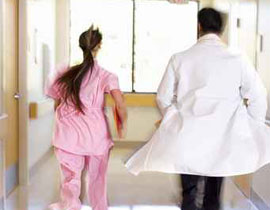 تشاجر الاطباء في غرفة الولادة والام دفعت الثمن وازالوا رحمها! صورة رقم 1