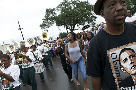 أوباما يزور لويزيانا بطائرة مروحية لإحياء ذكرى كاترينا  صورة رقم 14