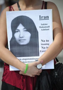 ايران تصف زوجة ساركوزي بـ