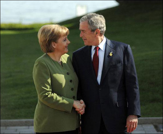 جورج بوش تناول وجبة غداء بـ18 مليون دولار في ألمانيا!  صورة رقم 5