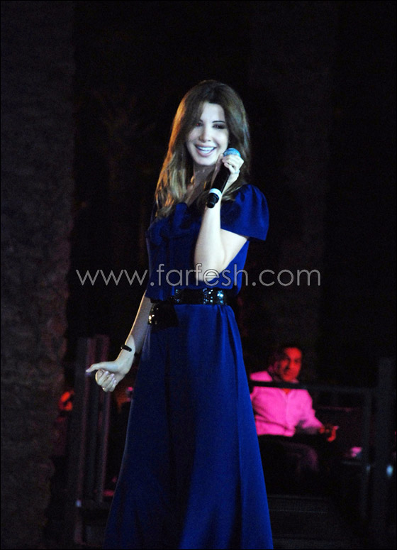 بالصور.. نانسي تراعي قدسية رمضان بفستانها الأزرق!  صورة رقم 5