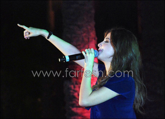 بالصور.. نانسي تراعي قدسية رمضان بفستانها الأزرق!  صورة رقم 13