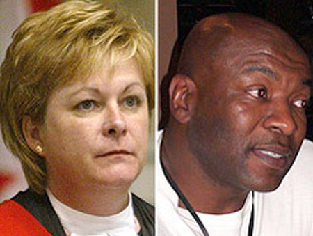 دعوى قضائية تكشف صورًا لقاضية كندية منزوعة ومكبلة! صورة رقم 2