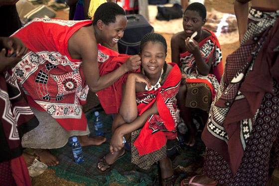 الملك مسواتي الثالث يقترن بزوجته الـ 13!!        صورة رقم 6