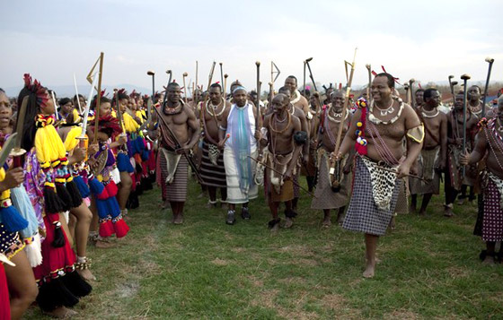 الملك مسواتي الثالث يقترن بزوجته الـ 13!!        صورة رقم 15