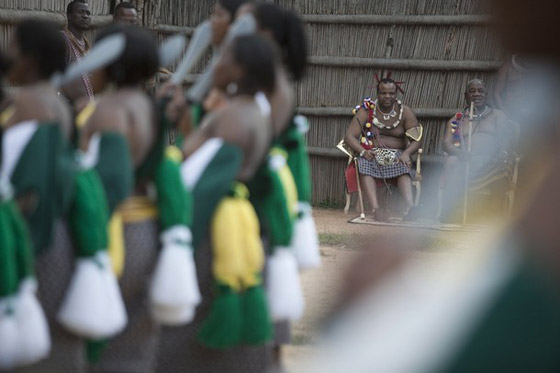 الملك مسواتي الثالث يقترن بزوجته الـ 13!!        صورة رقم 8