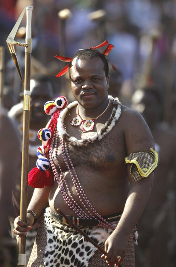 الملك مسواتي الثالث يقترن بزوجته الـ 13!!        صورة رقم 4