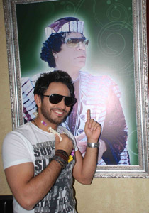 تامر حسني يرتدي الزي الليبي ويؤذن للصلاة! صورة رقم 1 تامر حسني يرتدي الزي الليبي ويؤذن للصلاة! صورة رقم 1