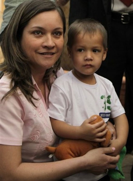 فضيحة ثالثة.. امرأة تنسب أبوة طفها لرئيس البرغواي  صورة رقم 4