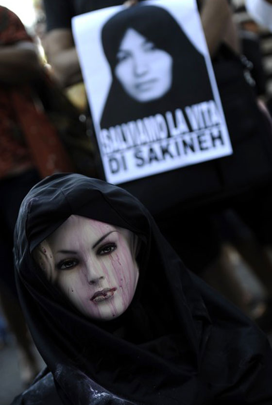 99 جلدة اضافية للإيرانية المتهمة بالزنا بعد صورة بدون حجاب! صورة رقم 17 99 جلدة اضافية للإيرانية المتهمة بالزنا بعد صورة بدون حجاب! صورة رقم 17