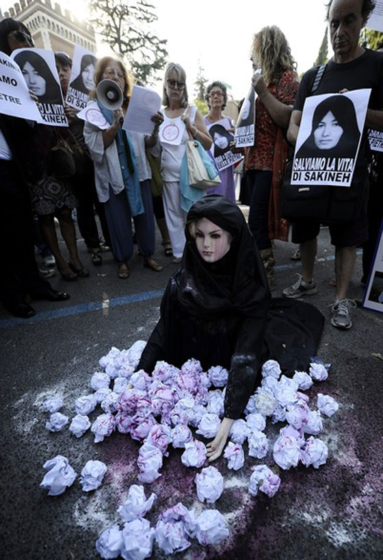 99 جلدة اضافية للإيرانية المتهمة بالزنا بعد صورة بدون حجاب! صورة رقم 16 99 جلدة اضافية للإيرانية المتهمة بالزنا بعد صورة بدون حجاب! صورة رقم 16