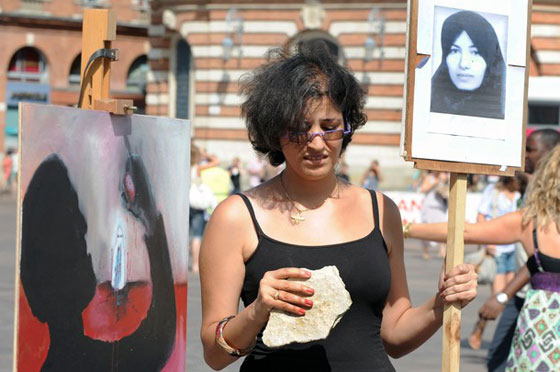 99 جلدة اضافية للإيرانية المتهمة بالزنا بعد صورة بدون حجاب! صورة رقم 5 99 جلدة اضافية للإيرانية المتهمة بالزنا بعد صورة بدون حجاب! صورة رقم 5