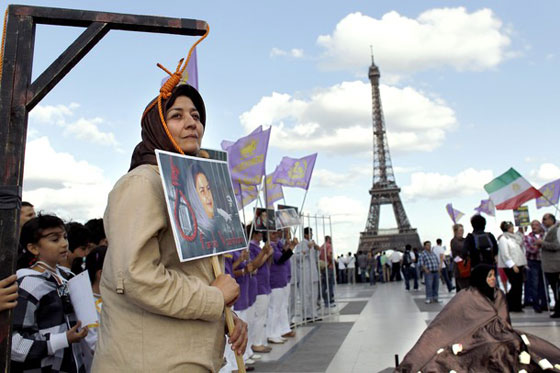 99 جلدة اضافية للإيرانية المتهمة بالزنا بعد صورة بدون حجاب! صورة رقم 9 99 جلدة اضافية للإيرانية المتهمة بالزنا بعد صورة بدون حجاب! صورة رقم 9