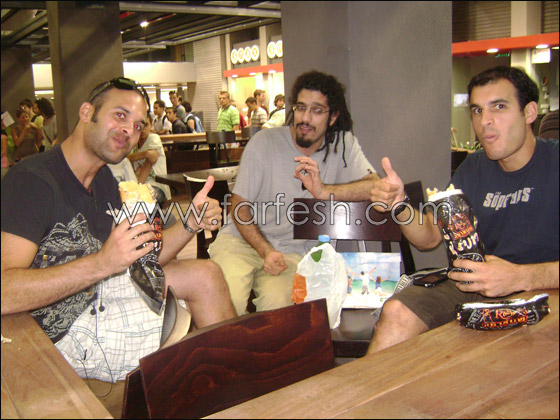 مئات الوجبات مجانا في افتتاح 