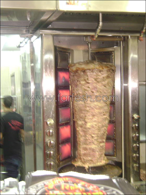 مئات الوجبات مجانا في افتتاح 